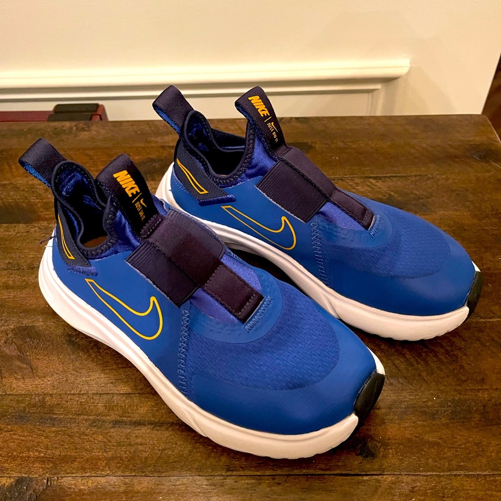 Nike Boys Size 3.5